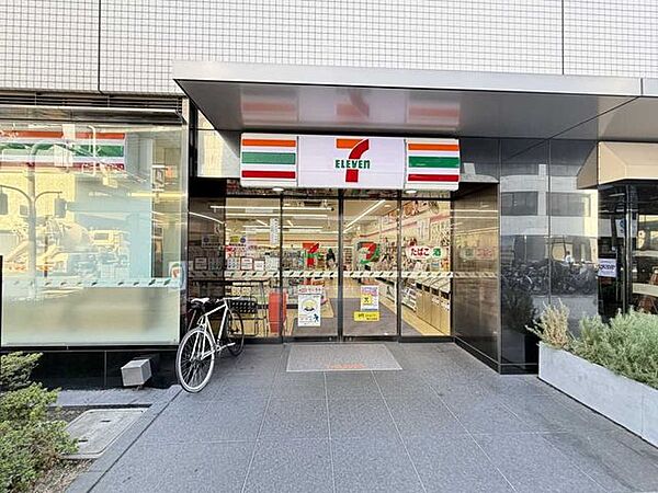 セブンイレブン大阪九太郎町1丁目店 290m