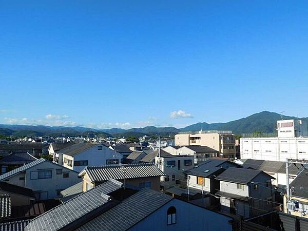 玄関窓からの眺望（北東方向）