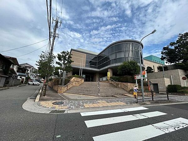 箕面市立西南図書館 500m