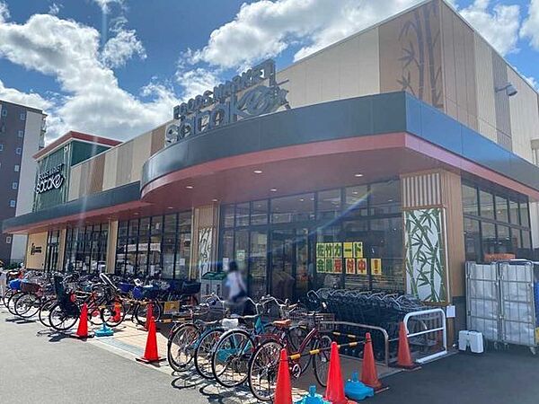 Foods Market satake新大阪店 760m