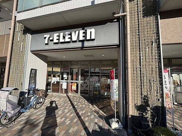 セブンイレブン南千里駅前店 250m