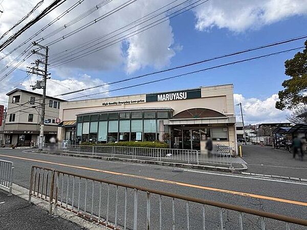 スーパーマルヤス茨木店 100m