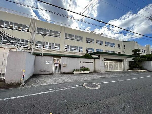 茨木市立大池小学校 380m