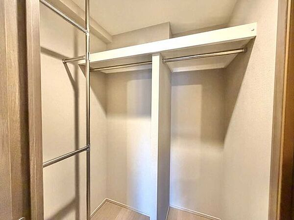 洋室（約7.0帖）のウォークインクローゼット