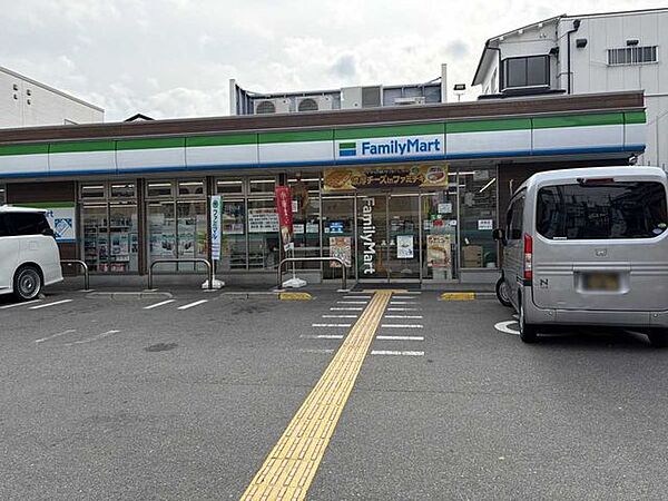 ファミリーマート姫里一丁目店 440m