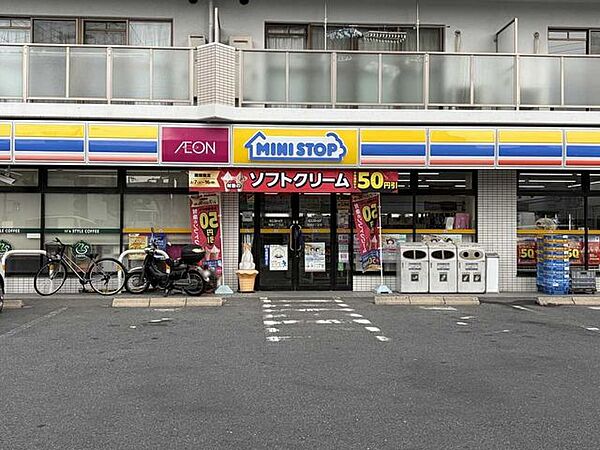 ミニストップ柏里二丁目店 245m