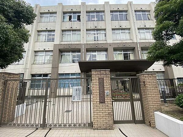 大阪市立新北野中学 980m