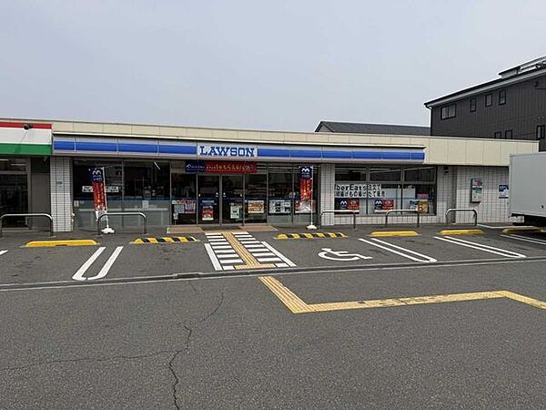 ローソン伊丹桑津二丁目店 267m