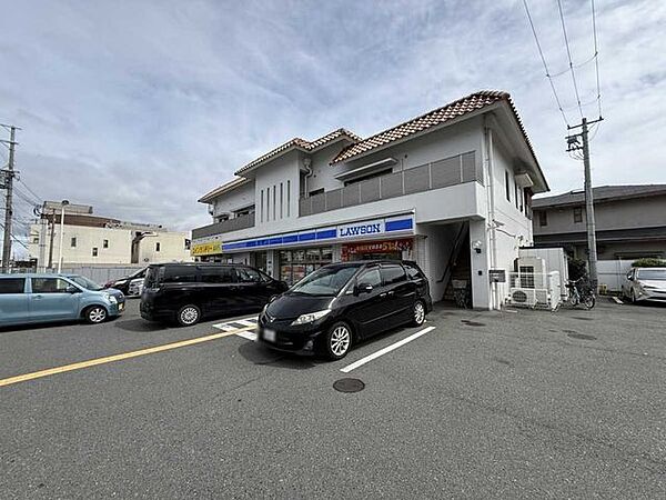 ローソン 伊丹瑞ヶ丘四丁目店 190m