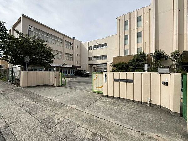 伊丹市立瑞穂小学校 850m