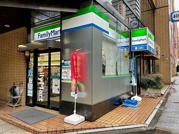 ファミリーマート 神谷町駅前店 270m