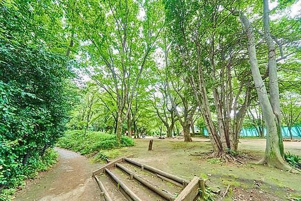 目黒区立駒場野公園 550m