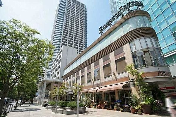 クイーンズ伊勢丹白金高輪店 163m