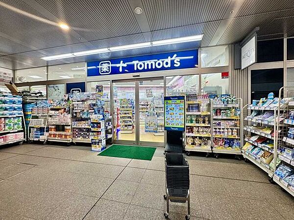 トモズ白金プラザ店 180m