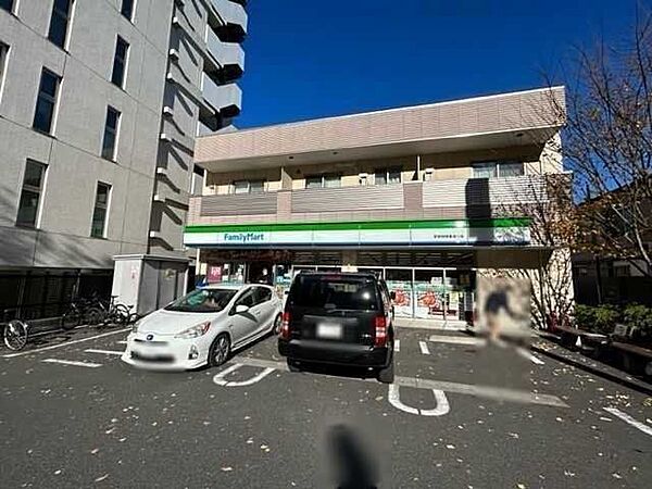 ファミリーマート　新宿税務署通り店 450m