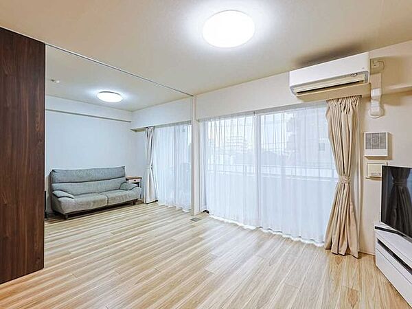 奥：洋室