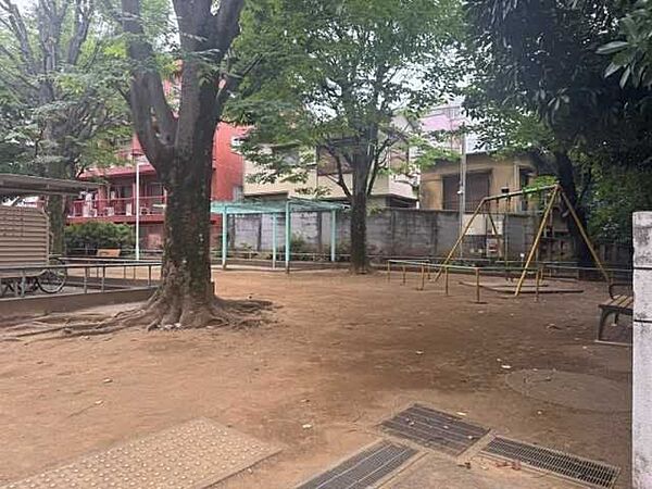 幡ヶ谷児童遊園地 110m