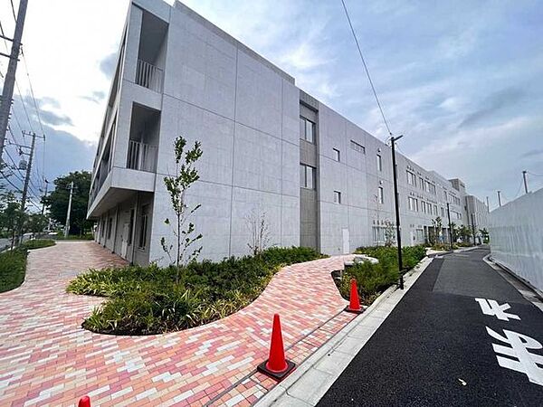 富士見ヶ丘小学校 750m