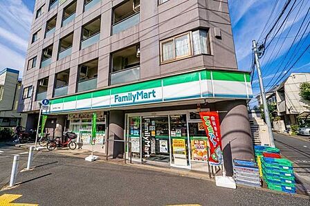ファミリーマート高井戸西一丁目店 700m