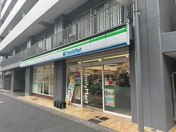 ファミリーマート代々木1丁目店 140m