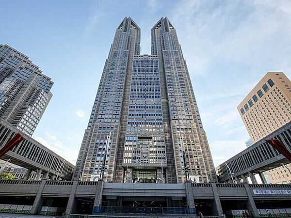 東京都庁 700m