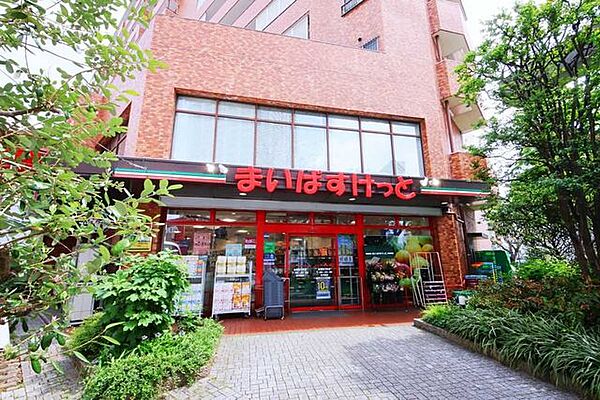 まいばすけっと新宿富久町店 160m
