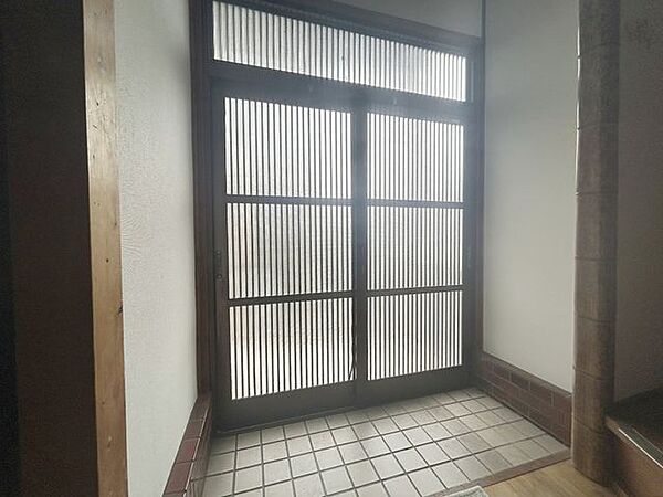 玄関を拡大表示