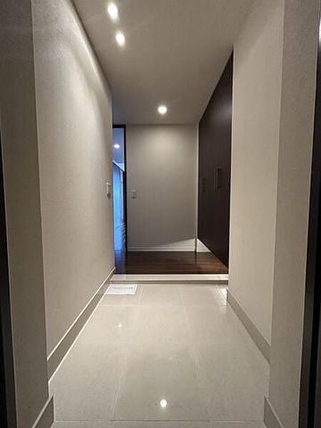 玄関を拡大表示