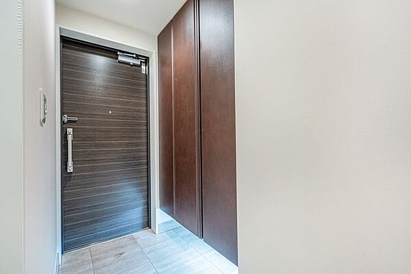 玄関を拡大表示