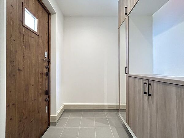 玄関を拡大表示