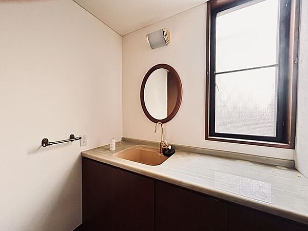 トイレを拡大表示