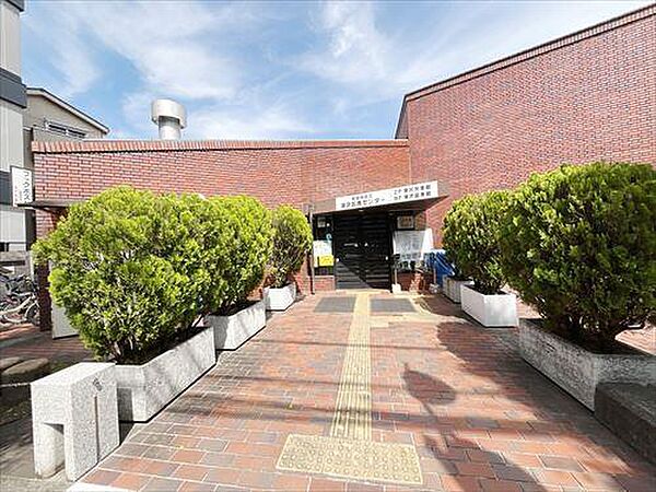 世田谷区立深沢図書館（680m）