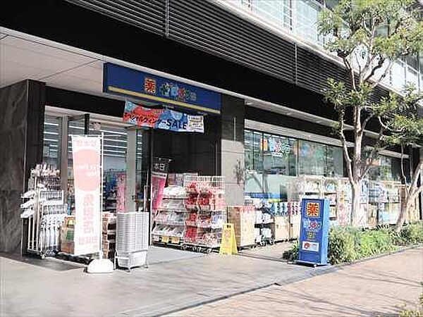 どらっぐぱぱす赤羽橋駅前店まで130m