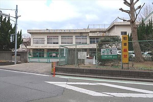 松戸市立八ヶ崎第二小学校まで830m