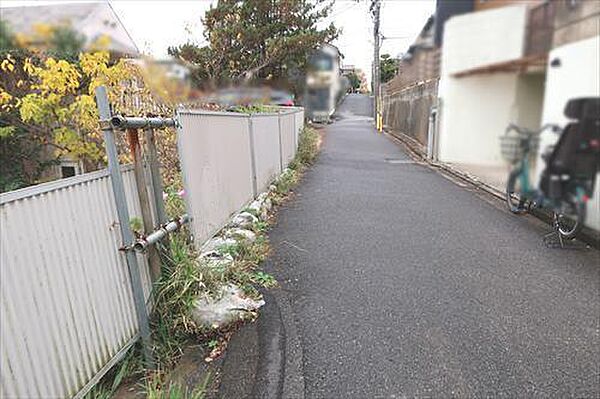 前面道路（2023年12月撮影）