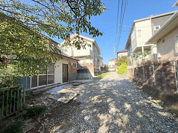 前面道路（2025年10月撮影）