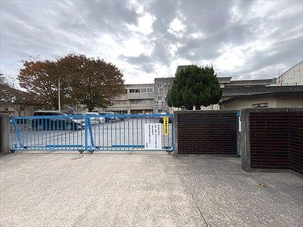 松戸市立貝の花小学校 1240m