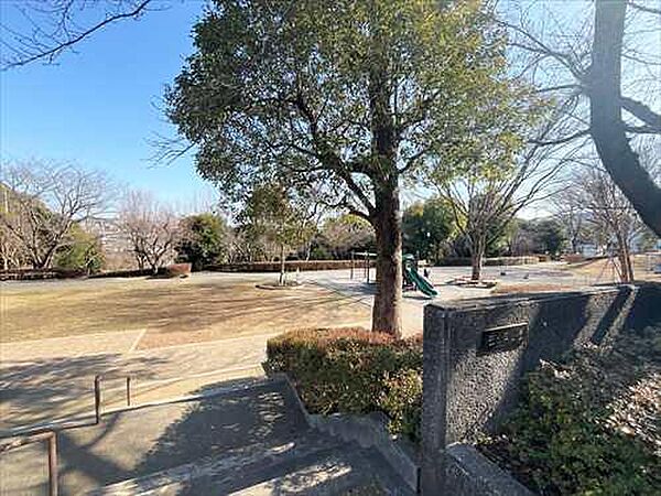 西が岡公園まで1090m