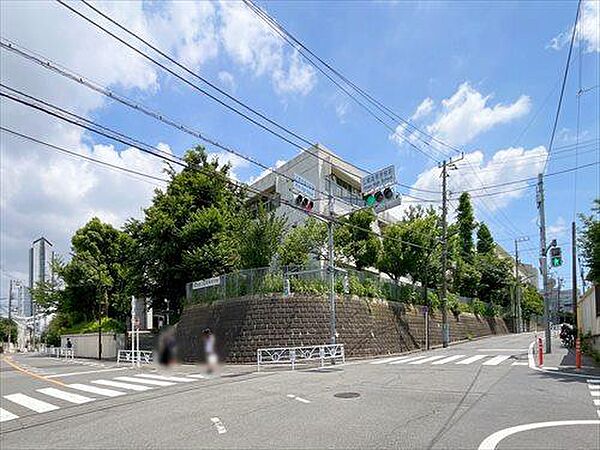 東京都立広尾高校まで1440m