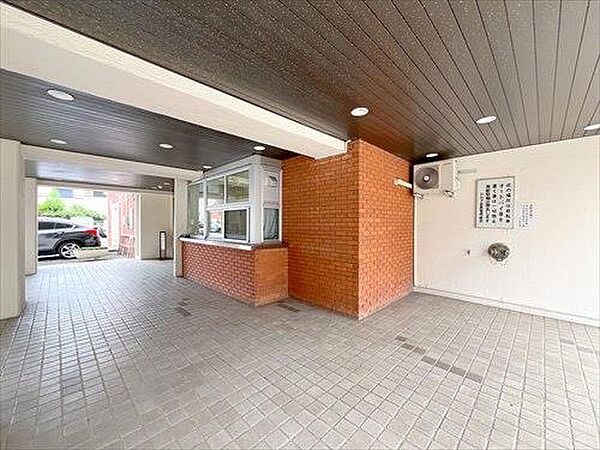 マンション入口・管理人室