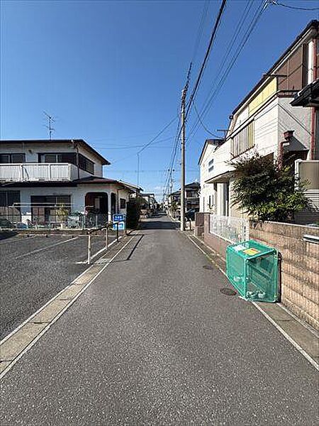 西側前面道路1