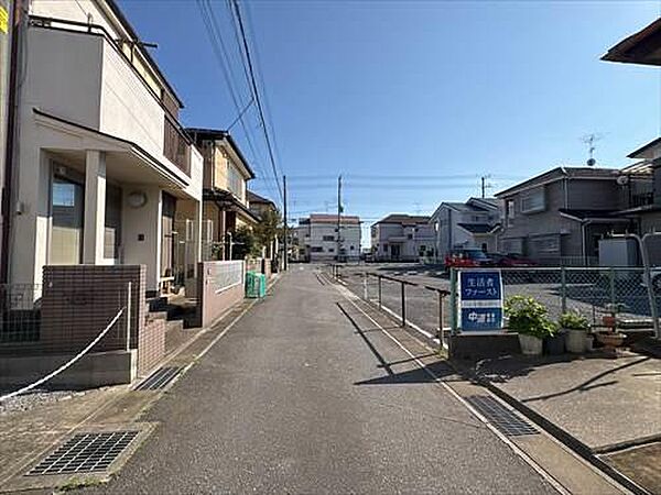 西側前面道路2