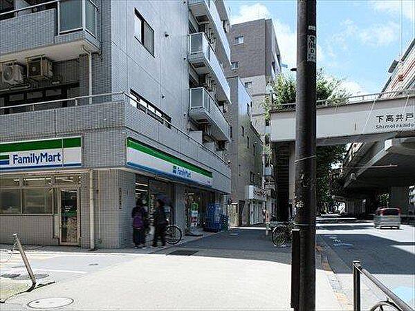 ファミリーマート下高井戸店 220m