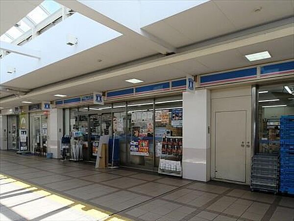 ローソン下高井戸駅前店 220m