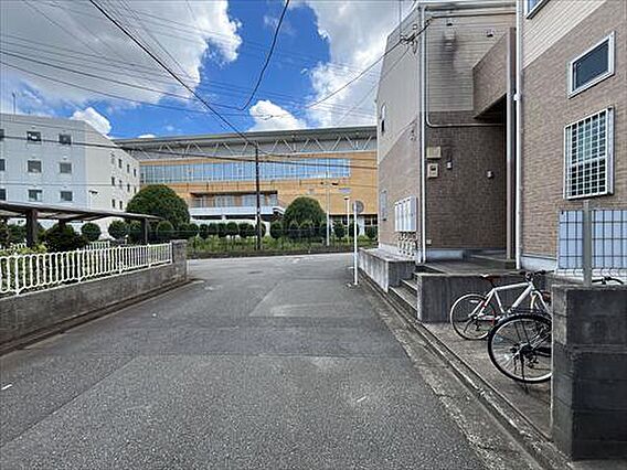 東側前面道路