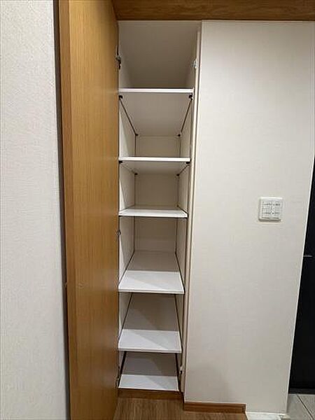 玄関横収納