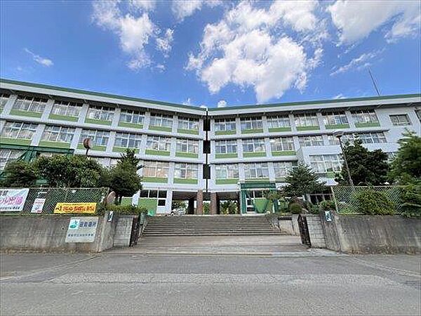 飯能市立加治中学校 1440m