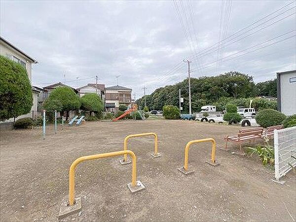 みよし団地児童遊園地 350m