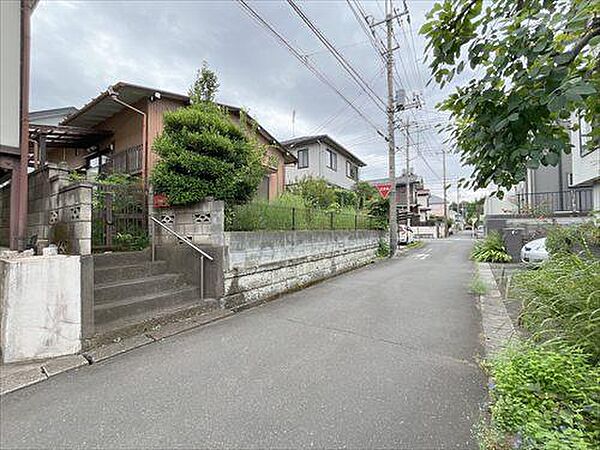 前面道路を含む現地（左手）