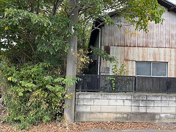 南西側道路と現地（2022年10月撮影）